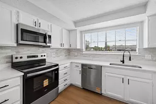 10102 Old Towne Ln, Sugar Land, TX 77498 - Photo 1