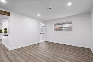 322 E Edgebrook Dr, Houston, TX 77034 - Photo 10