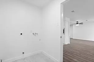 322 E Edgebrook Dr, Houston, TX 77034 - Photo 26