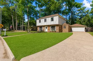 2815 Woodland Grove Dr, Houston, TX 77339 - Photo 2