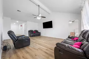 830 Paradise Rd, Baytown, TX 77521 - Photo 4