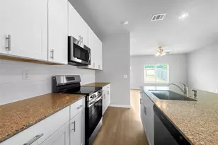 632 Levine Ct, Conroe, TN 77316 - Photo 2