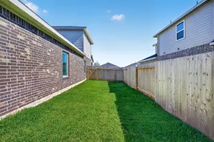 407 Robin St, Angleton, TX 77515 - Photo 38