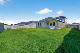 407 Robin St, Angleton, TX 77515 - Photo 40