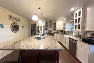 3024 Lamar Cir, El Campo, TX 77437 - Photo 8