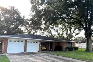 3024 Lamar Cir, El Campo, TX 77437 - Photo 1