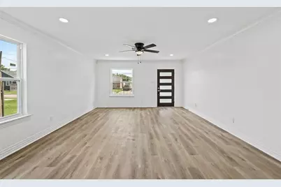 1404 Des Jardines Street, Houston, TX 77023 - Photo 6