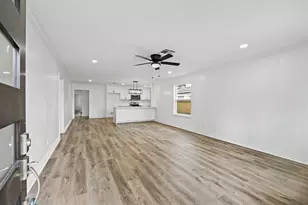 1404 Des Jardines St, Houston, TX 77023 - Photo 8