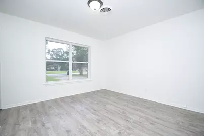 4711 Illinois Street, Dickinson, TX 77539 - Photo 4