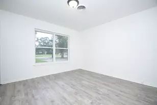 4711 Illinois St, Dickinson, TX 77539 - Photo 4