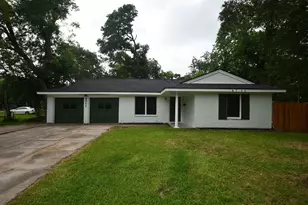 4711 Illinois St, Dickinson, TX 77539 - Photo 2