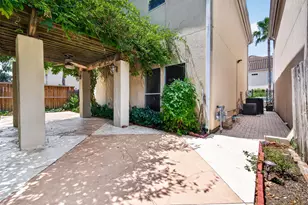 6035 N Arrowana Ln, Houston, TX 77036 - Photo 46