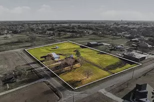 100 Green Meadows Cir, Springtown, TX 76082 - Photo 2