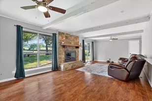 100 Green Meadows Cir, Springtown, TX 76082 - Photo 4