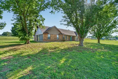 100 Green Meadows Circle, Springtown, TX 76082 - Photo 6