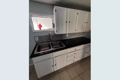 4724 Avenue Q 1/2, Galveston, TX 77551 - Photo 16