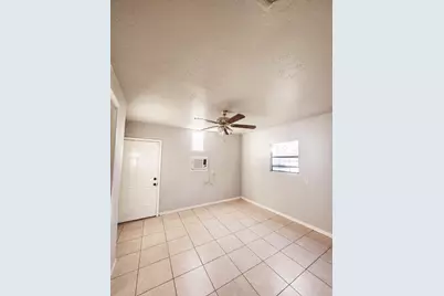11314 Courtshire, Houston, TX 77076 - Photo 10