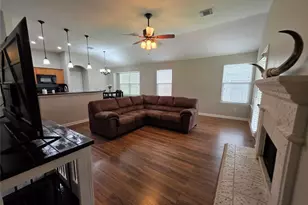 2108 Goldfinch Ln, League City, TX 77573 - Photo 4