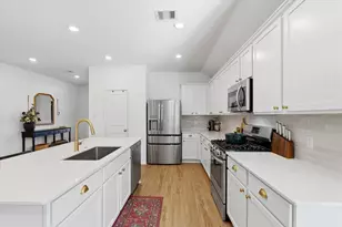 9919 Kingston Liberty Ln, Baytown, TX 77521 - Photo 8