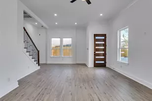 5130 Clover St, Houston, TX 77033 - Photo 8