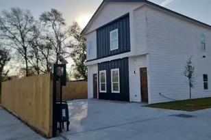 5130 Clover St, Houston, TX 77033 - Photo 4