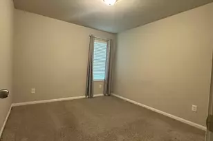 627 W Live Oak St, Angleton, TX 77515 - Photo 8