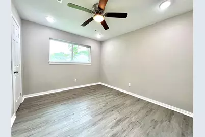 813 Cedar Lawn Drive, Alvin, TX 77511 - Photo 16