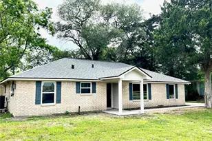 813 Cedar Lawn Dr, Alvin, TX 77511 - Photo 6