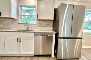 813 Cedar Lawn Dr, Alvin, TX 77511 - Photo 10