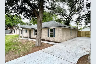 813 Cedar Lawn Drive, Alvin, TX 77511 - Photo 4