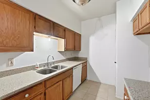 17597 Red Oak Dr, Houston, TX 77090 - Photo 12