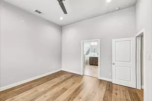 719 Wilshire Brook Ln, Houston, TX 77008 - Photo 12