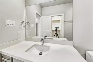 719 Wilshire Brook Ln, Houston, TX 77008 - Photo 14