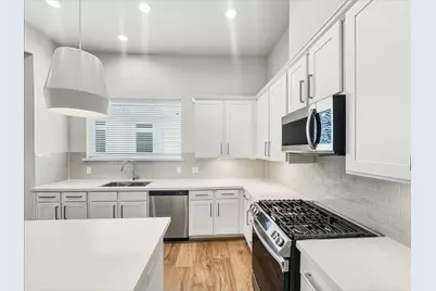 719 Wilshire Brook Lane, Houston, TX 77008 - Photo 10