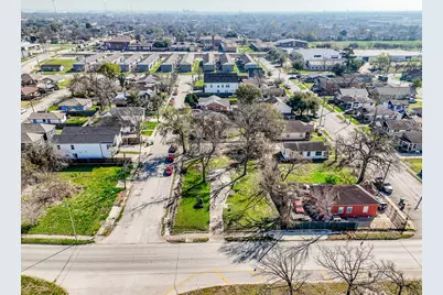 1212 Lockwood Drive, Houston, TX 77020 - Photo 2