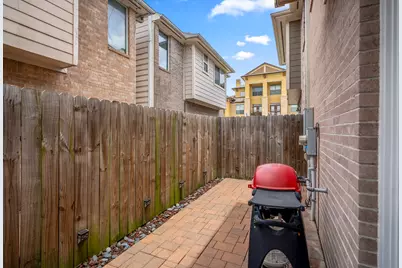 323 Plaza Del Sol Park, Houston, TX 77020 - Photo 32