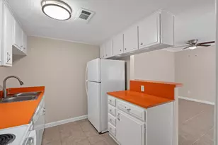 7047 Bissonnet St, Houston, TX 77074 - Photo 10