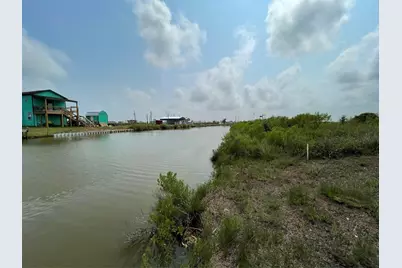 231 Nautilus Street S, Sargent, TX 77414 - Photo 2