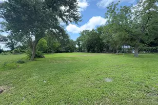 1819 Neuman St, La Marque, TX 77568 - Photo 1