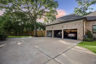 4 W Shady Ln, Houston, TX 77063 - Photo 46
