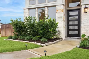 9410 Knollwood Ln, Missouri City, TX 77459 - Photo 2