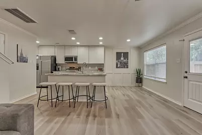 111 N Villa Oaks Drive, The Woodlands, TX 77382 - Photo 14