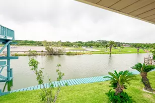 27 Marlin Ln, Baytown, TX 77520 - Photo 2