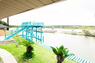 27 Marlin Ln, Baytown, TX 77520 - Photo 6