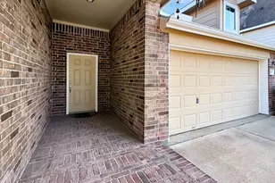 341 Lake Line Dr, Alvin, TX 77511 - Photo 2