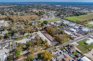 325 W Carby Rd, Houston, TX 77037 - Photo 16