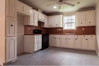 14203 E Ravine Run, Willis, TX 77318 - Photo 4