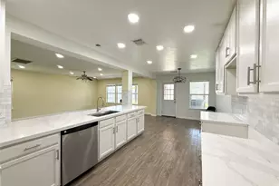 910 Staffordale Manor Ln, Houston, TX 77047 - Photo 4