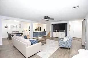 910 Staffordale Manor Ln, Houston, TX 77047 - Photo 2