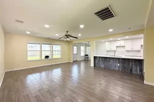910 Staffordale Manor Ln, Houston, TX 77047 - Photo 2